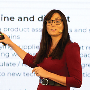 Arwen Finlayson Global Customer Success Director, NielsenIQ